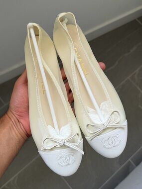 CHANEL Mesh Cream and White Ballet Flats with Bow and Cap-Toe
